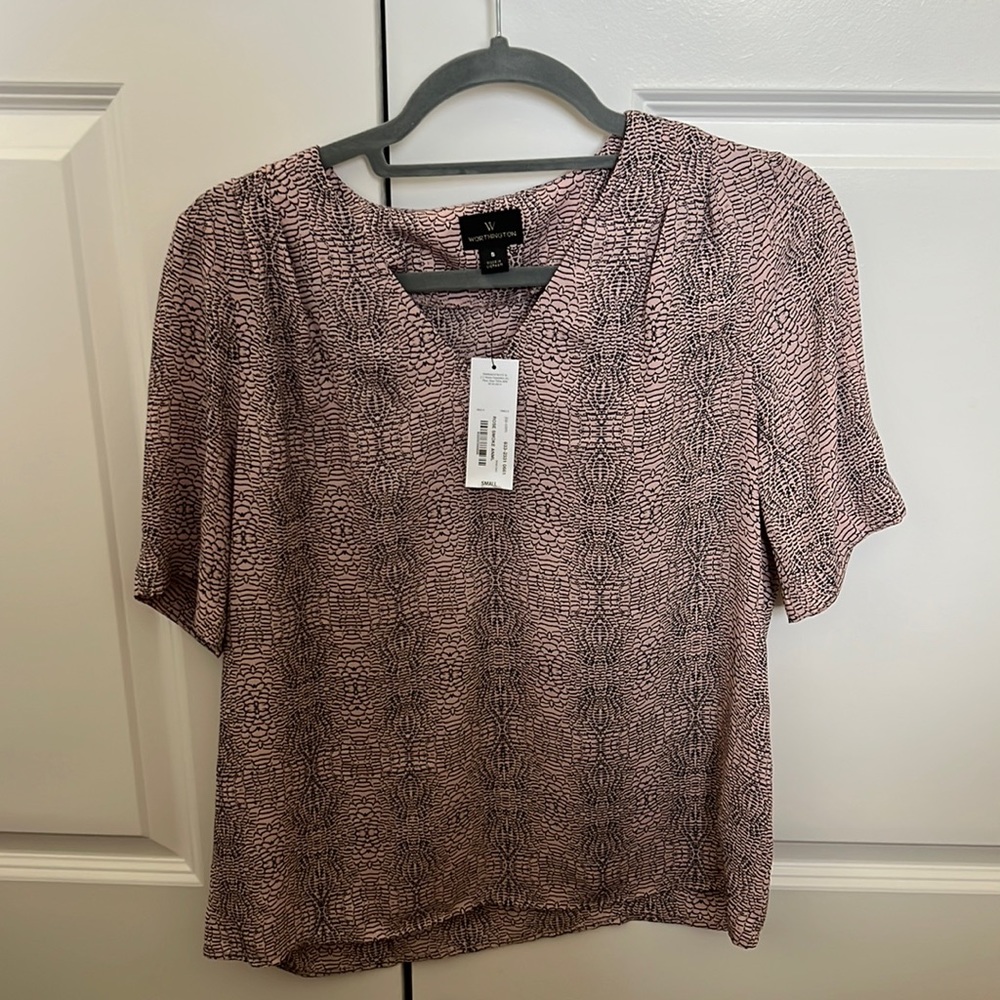 Worthington size small v neck short sleeve pink snakeskin print blouse.